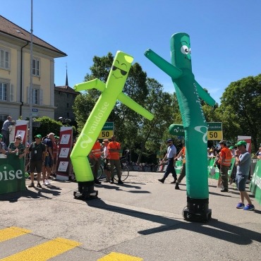 Un dĂ©cor oĂč chaque courbe, chaque couleur, chaque lumiĂšre a Ă©tĂ© pensĂ© pour transporter le public dans un autre monde."