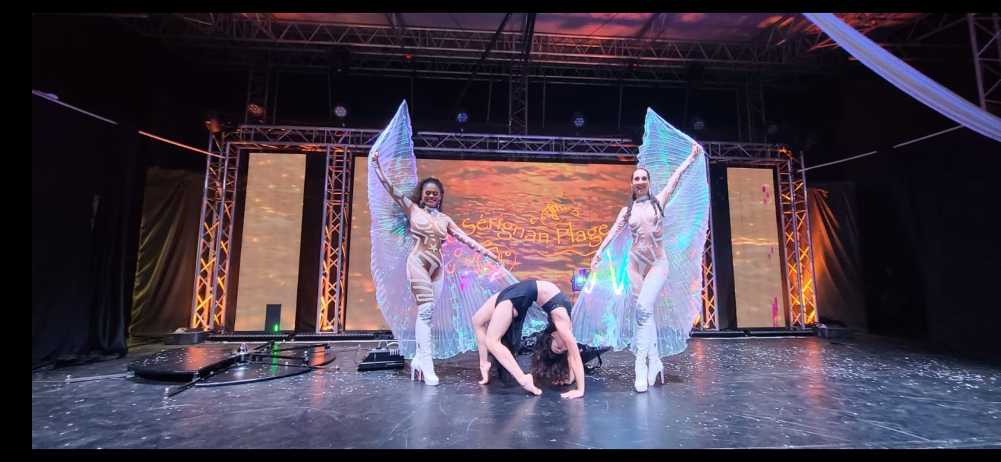 **Spectacles éducatifs** 2. **Théâtre pour enfants** 3. **Magie pour enfants** 4. **Conte interactif** 5. **Marionnettes** 6. **Danse enfantine** 7. **Musique pour enfants** 8. **Cirque pour enfants** 9. **Ateliers créatifs** 10. **Animations festives** 11. **Spectacles de rue** 12. **Histoires enchantées** 13. **Comédies familiales** 14. **Spectacles de Noël** 15. **Événements pour enfants** 16. **Clowns et humoristes** 17. **Spectacles de marionnettes** 18. **Théâtre d'ombres** 19. **Spectacles de magie** 20. **Festivals pour enfants**