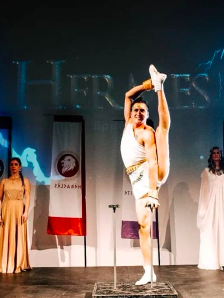 "Plongez dans un univers fascinant avec nos activités de cirque à thème, où chaque performance vous emmène dans un monde différent !